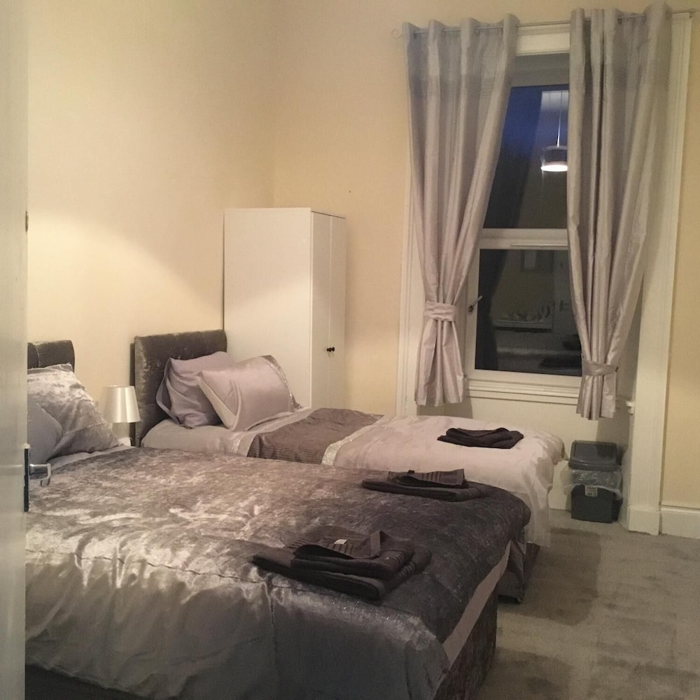 Paisley central luxury Rooms & Apartment view 4