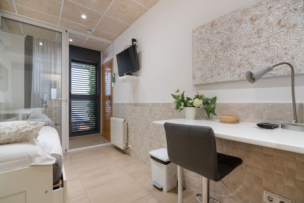 Hostal House