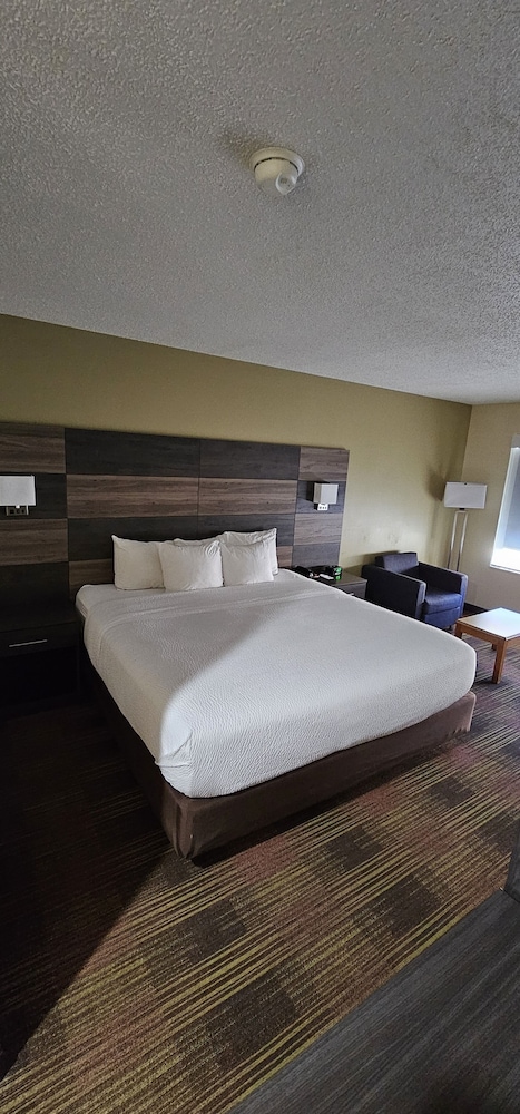 AmericInn by Wyndham Fort Atkinson view 5