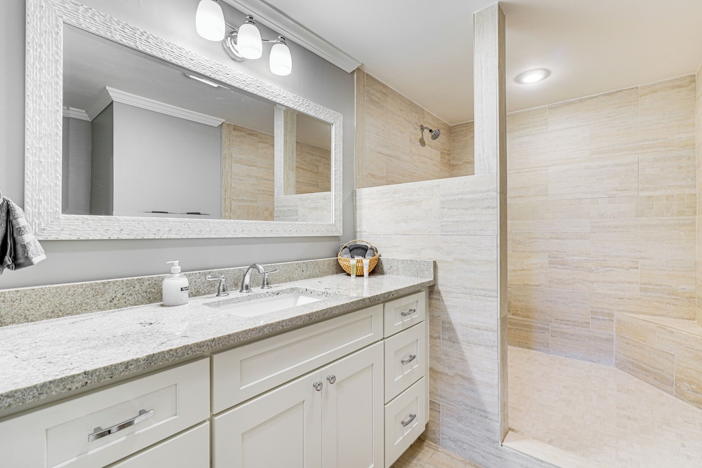 Hike, Swim & Explore: Mtn-view Condo in Gatlinburg