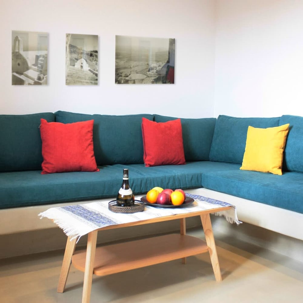 Assyr B - Santorini Cozy Retreat