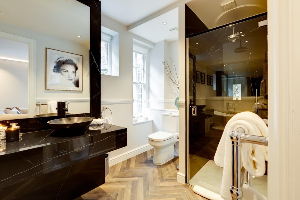 49 Cheyne Place in London