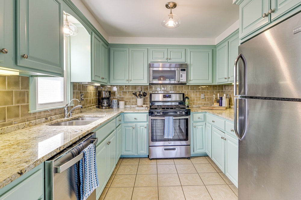 Waterfront Getaway: Lake Champlain Family Retreat!