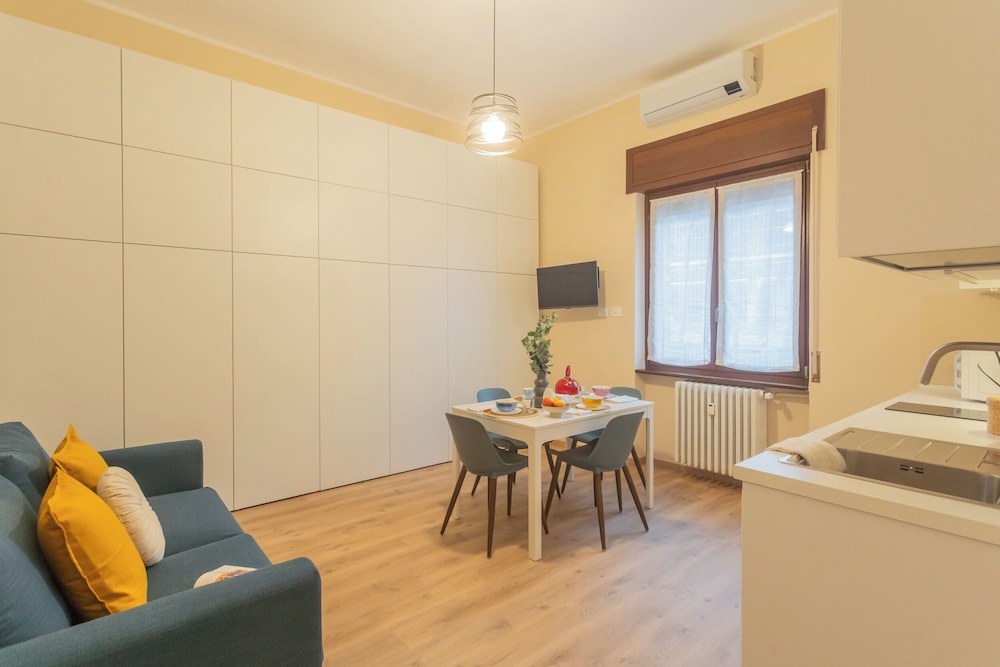 Simar Apartments nearby Como S.G. Train Station by Rent all Como