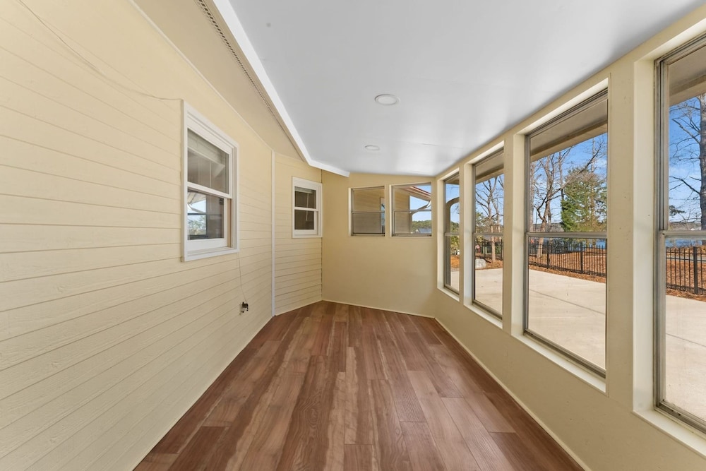 Pleasant Cove Waterfront Getaway With Fire Pit Deck and Private Lake Access