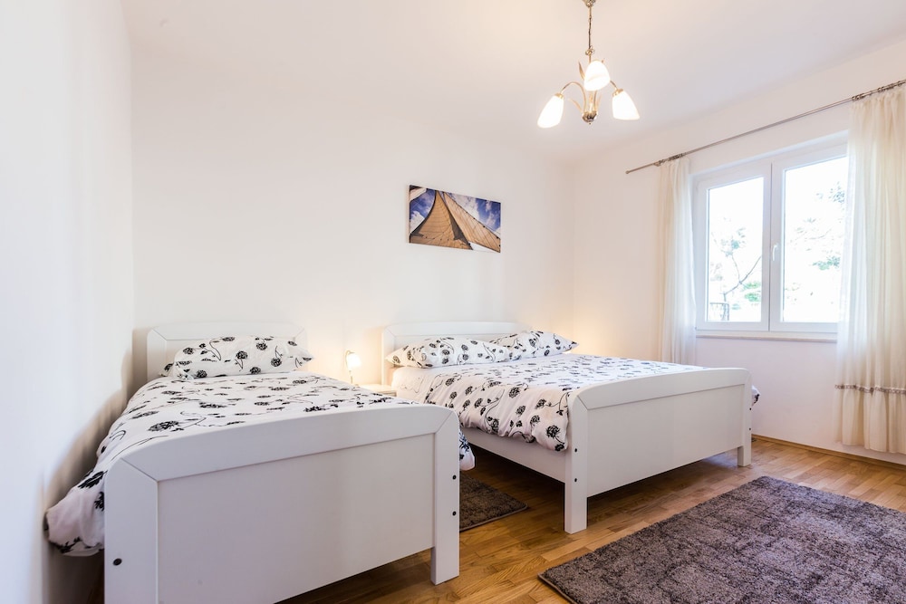 Lovely Leisure Apartments With Pool