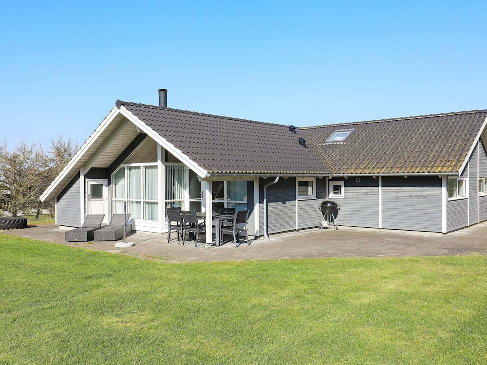 8 Person Holiday Home in Humble-by Traum
