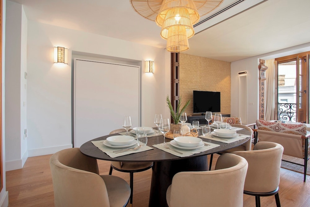 Bright Apartment in Seville. Tomás de Ibarra II