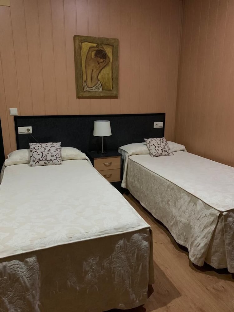 Hostal - Camping Ciudad de Cáceres