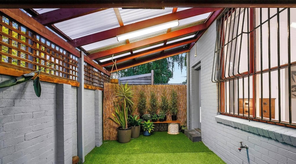 Cozy House Ideal Location