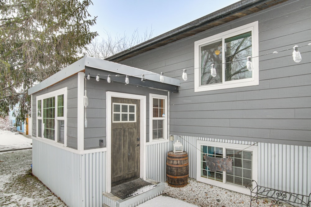 11 Mi to Bozeman: Family Home w/ Movie Room!