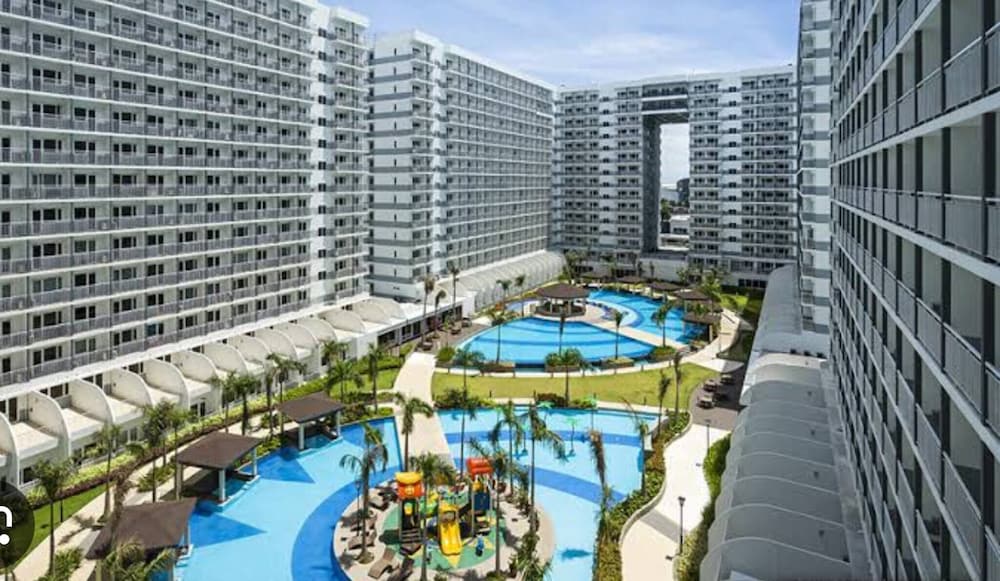 Dainty Pasay City Apartment for Rent - Entire House Front of Mall of Asia