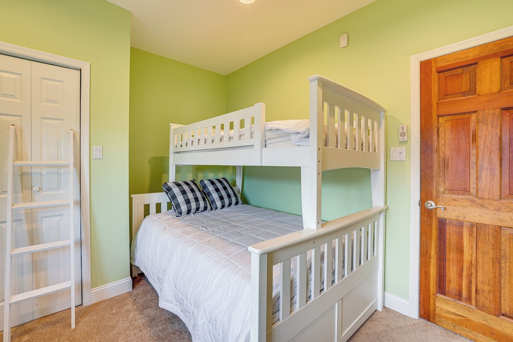 1 Block to Inlet Beach: Brigantine Family Home