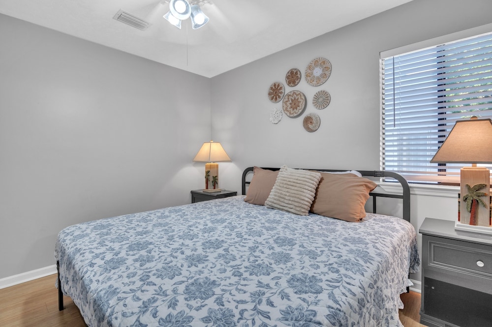 Spacious Home With Beach Access 3 Bedroom Home