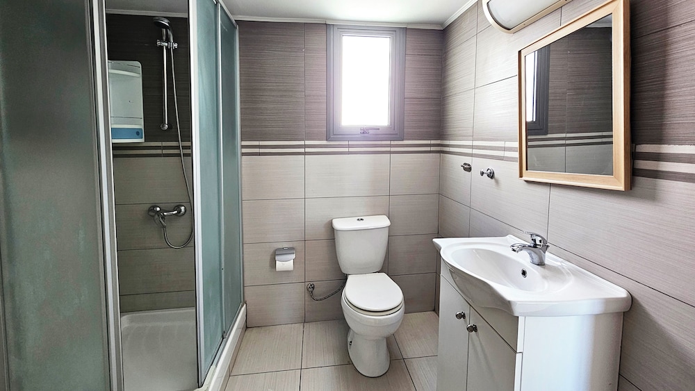 Phaedrus Living Ledras Residences 205