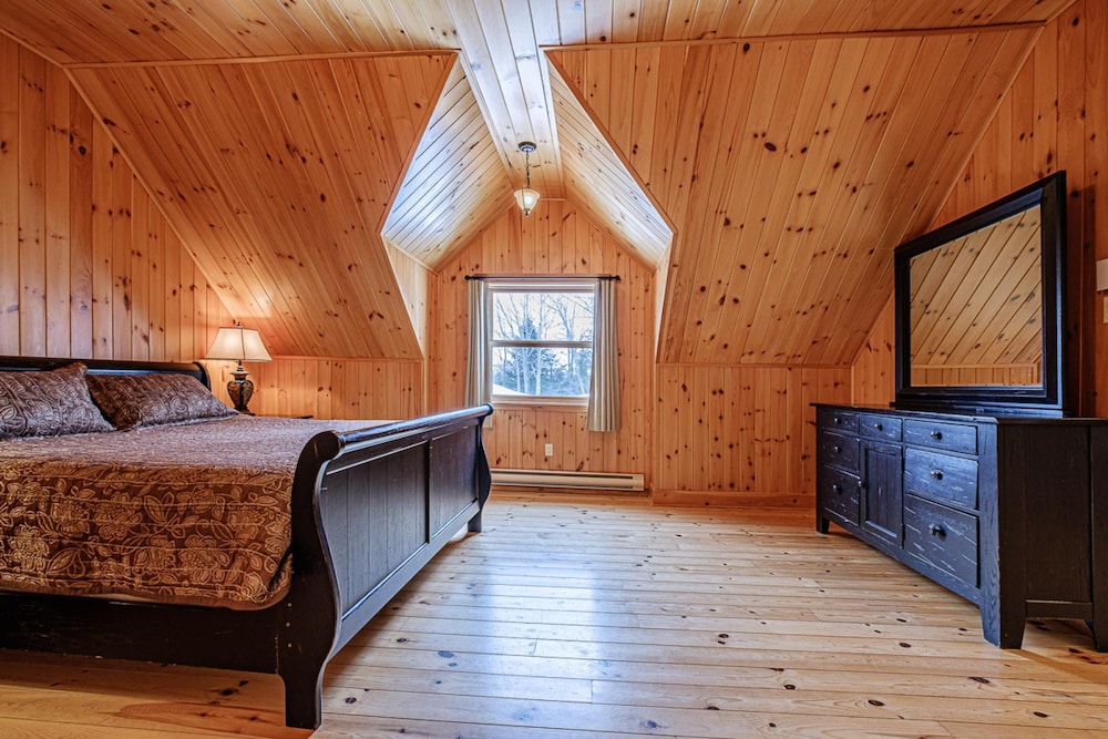 Executive Plus 52 - Beautiful Spacious log Home With Private hot tub Pool