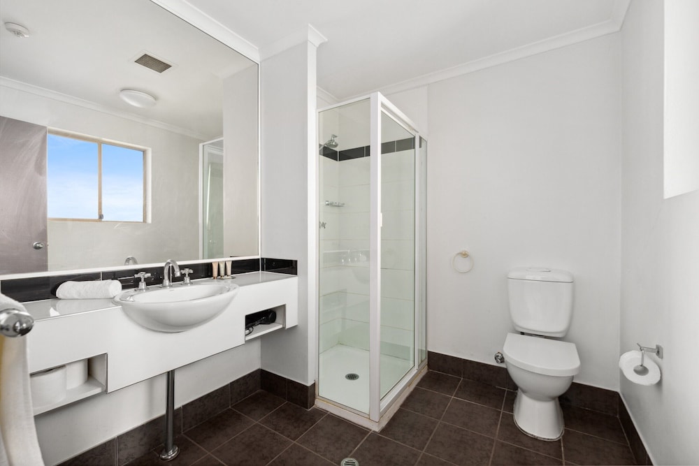 Spacious Inner-west 2-bed With Alfresco Dining