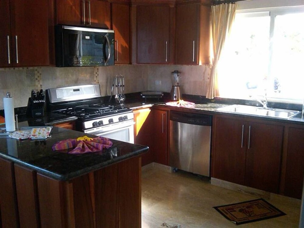 Vacation Villa Gated Only Minutes From Downtown view 5