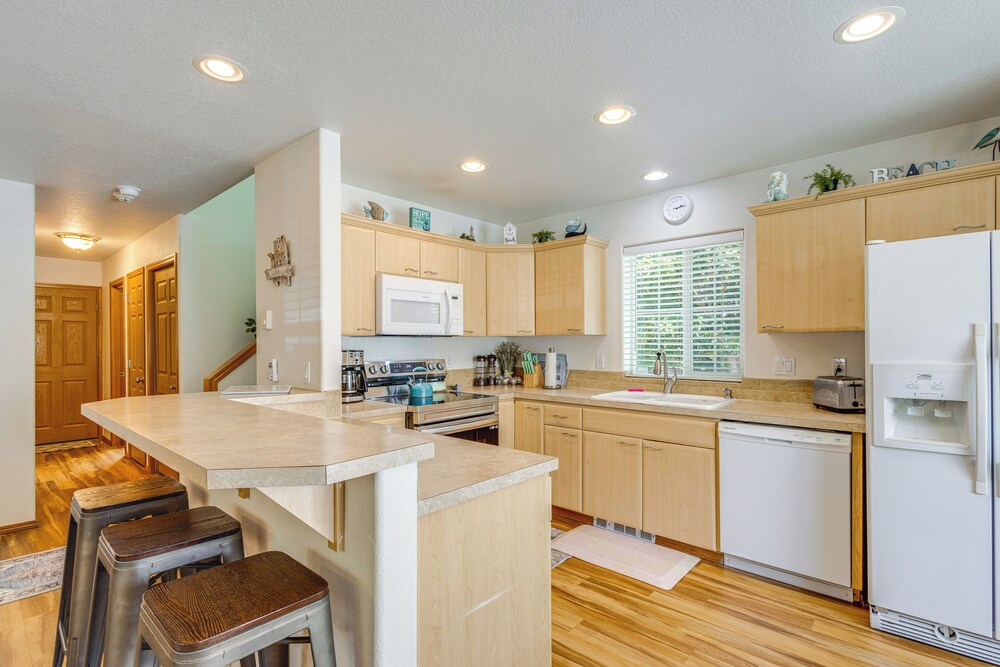 Half Mi to Beach: Rockaway Beach Home w/ Grill! view 5