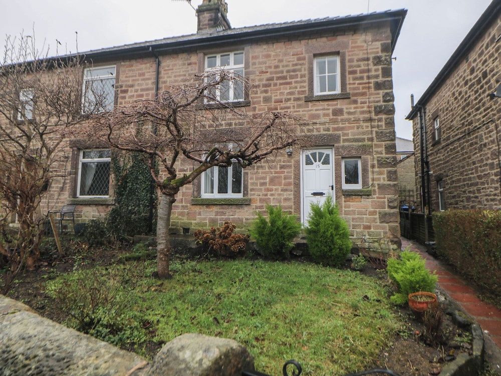 15 Calton View