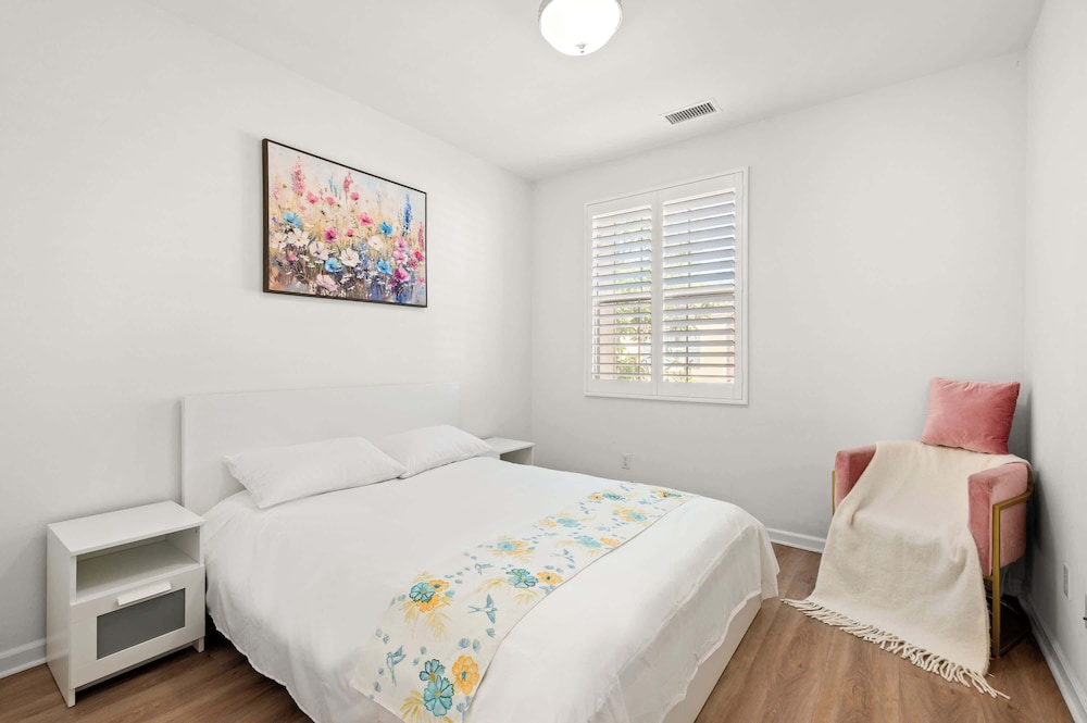 Stylish 3BR Irvine Oasis Family Friendly w Garage