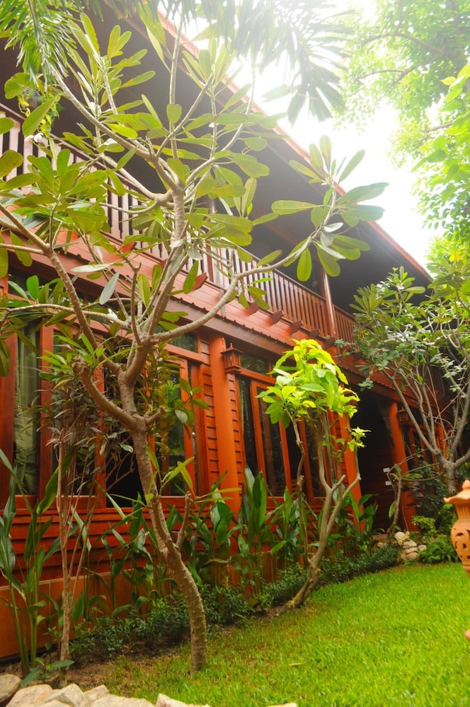 Ruen Kanok Thai House