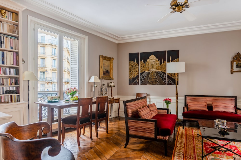 Paris Royal South Residence