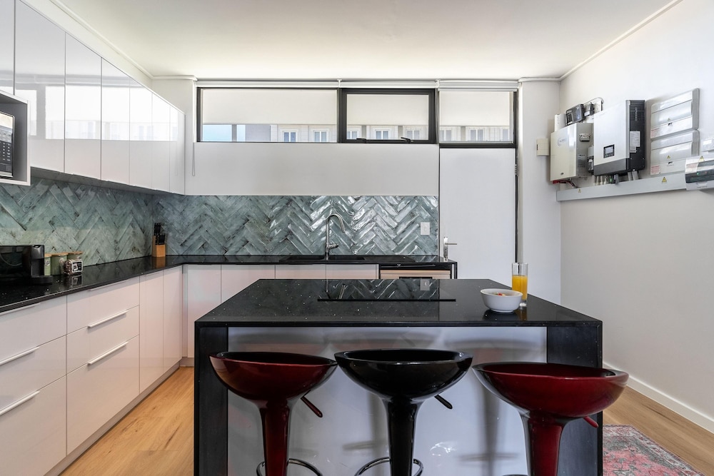 Urban Palette - Modern Artistic Green Point Apt