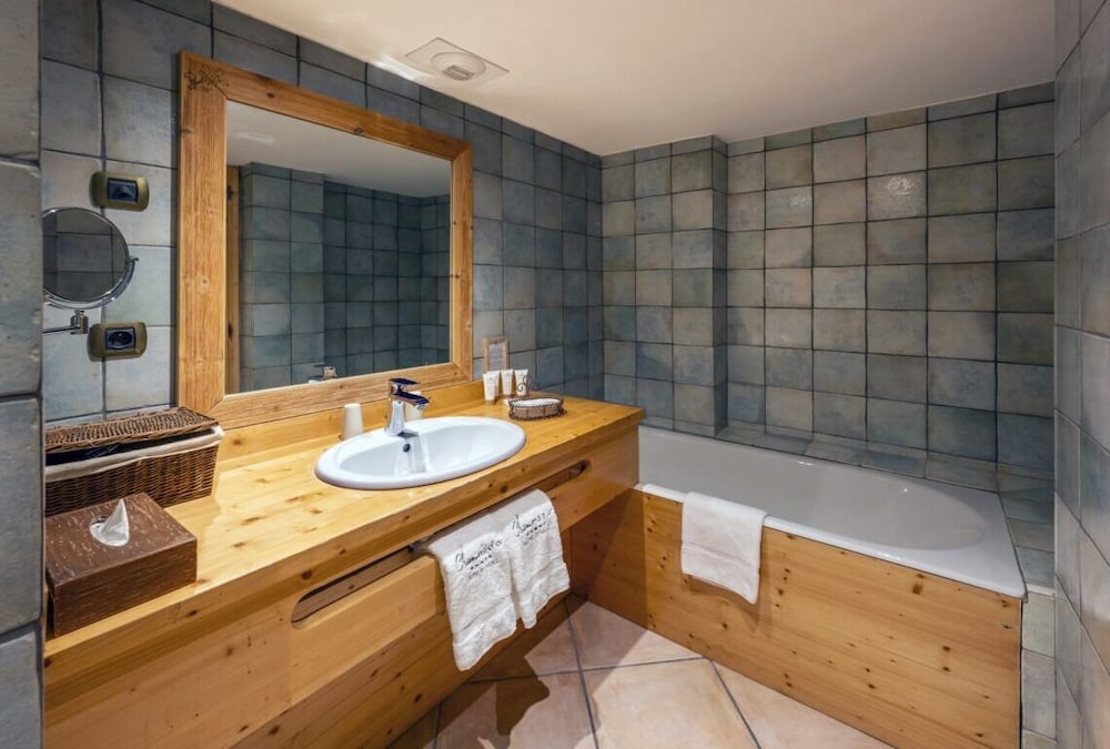 Huez Vacations - Hotel Au Chamois d'Or by Les Etincelles - Property Image 21