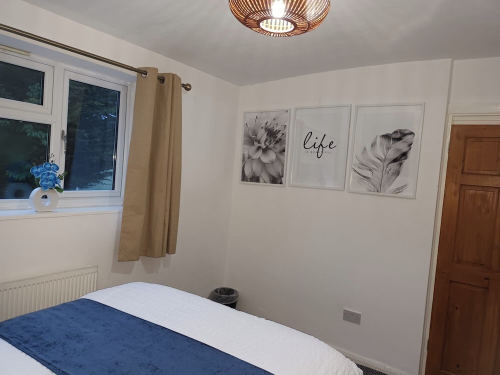 Spacious Birmingham House - 7 Guests -free Parking