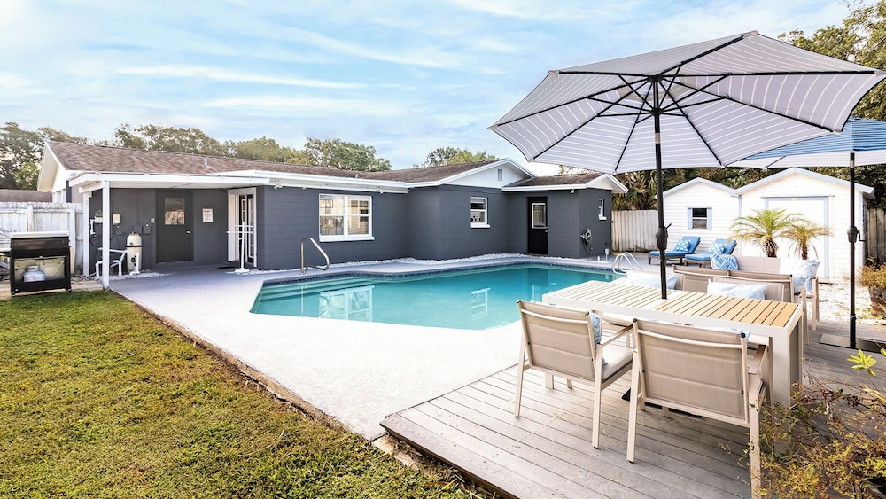 Sun Bay Getaway Backyard Pool w/ Winter Rates!