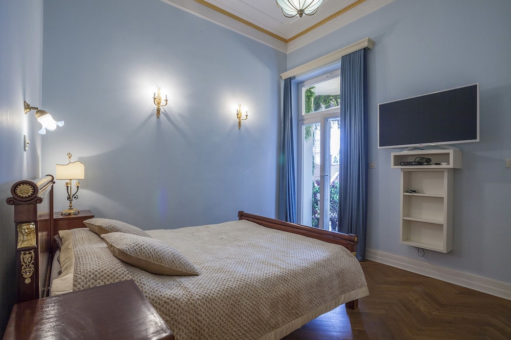 Filip Palace Luxurious Apartment view 5