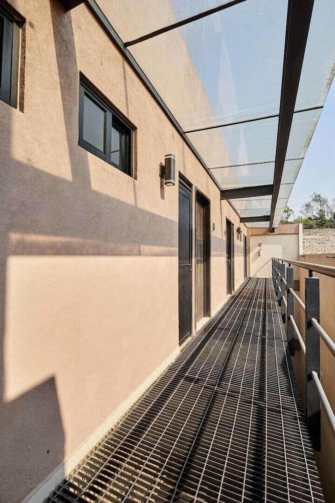 S01 Suite 2 min del TEC Wifi Terraza view 5