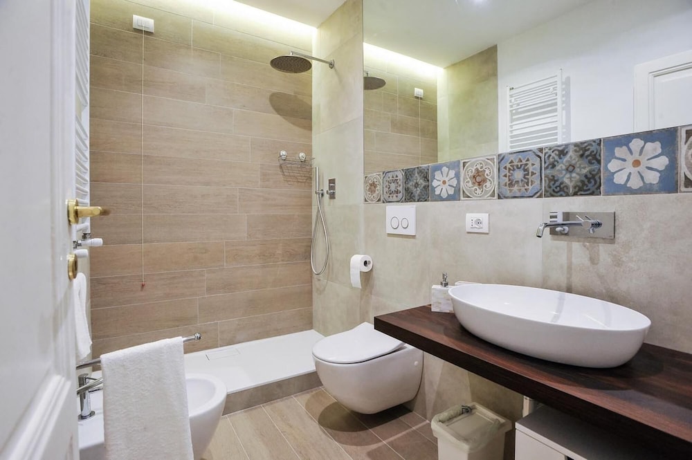 Vatican Beautiful 2BR Apartment photo 4