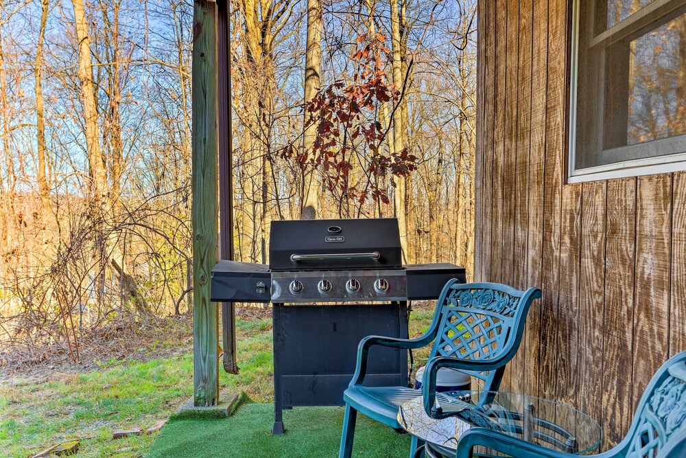 Charming Beacon Apt w/ Fire Pit: Near Hiking! - Property Image 9