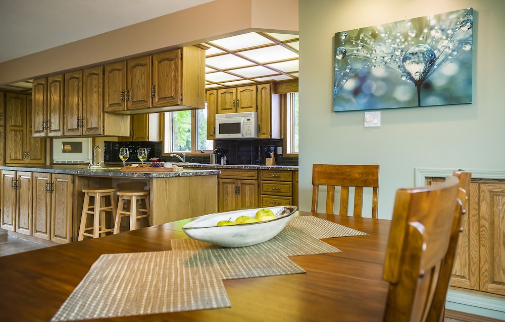 Brandon Vacations - Wheat City Retreat - Property Image 5
