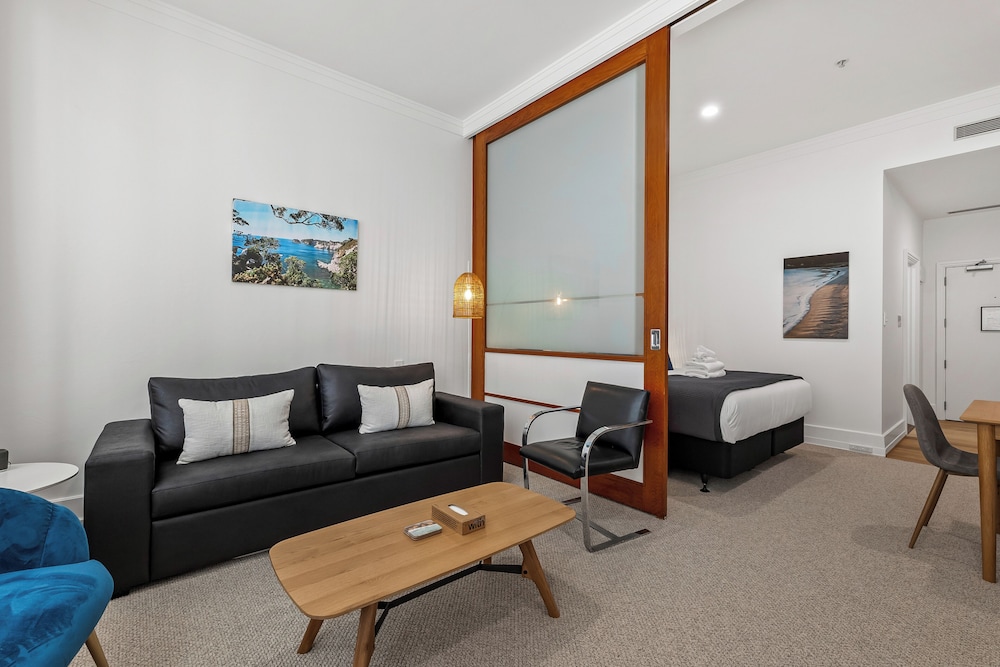 Central 1BR w/ Pool,Gym+Tennis Court Zodiak Stays