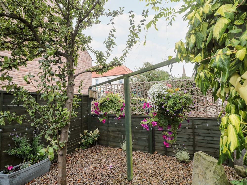 Islestone, 1 Temperance Terrace