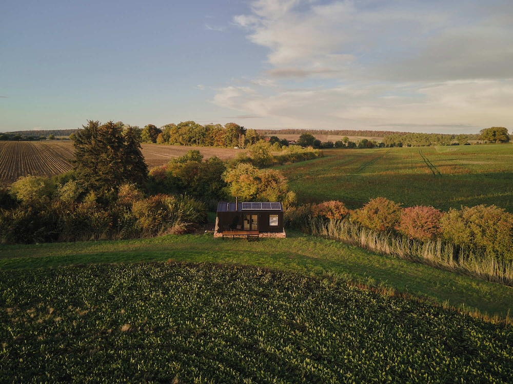 Raus | Cabins mit Feldblick + Saunazugang