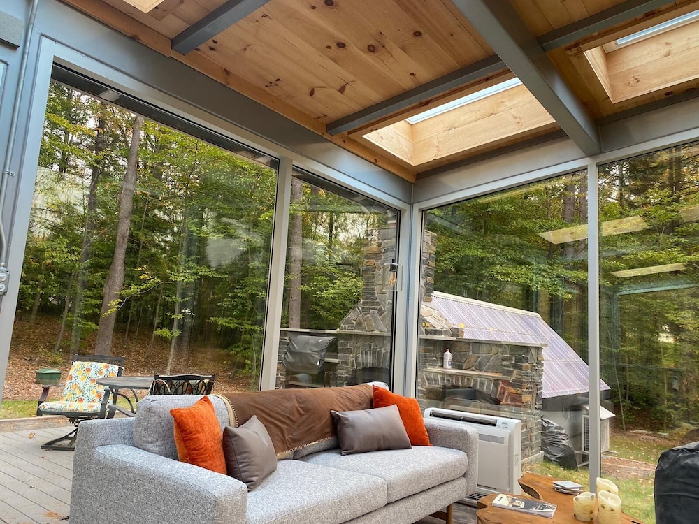 Brattleboro Vacations - Vermont Mirror House - Property Image 10