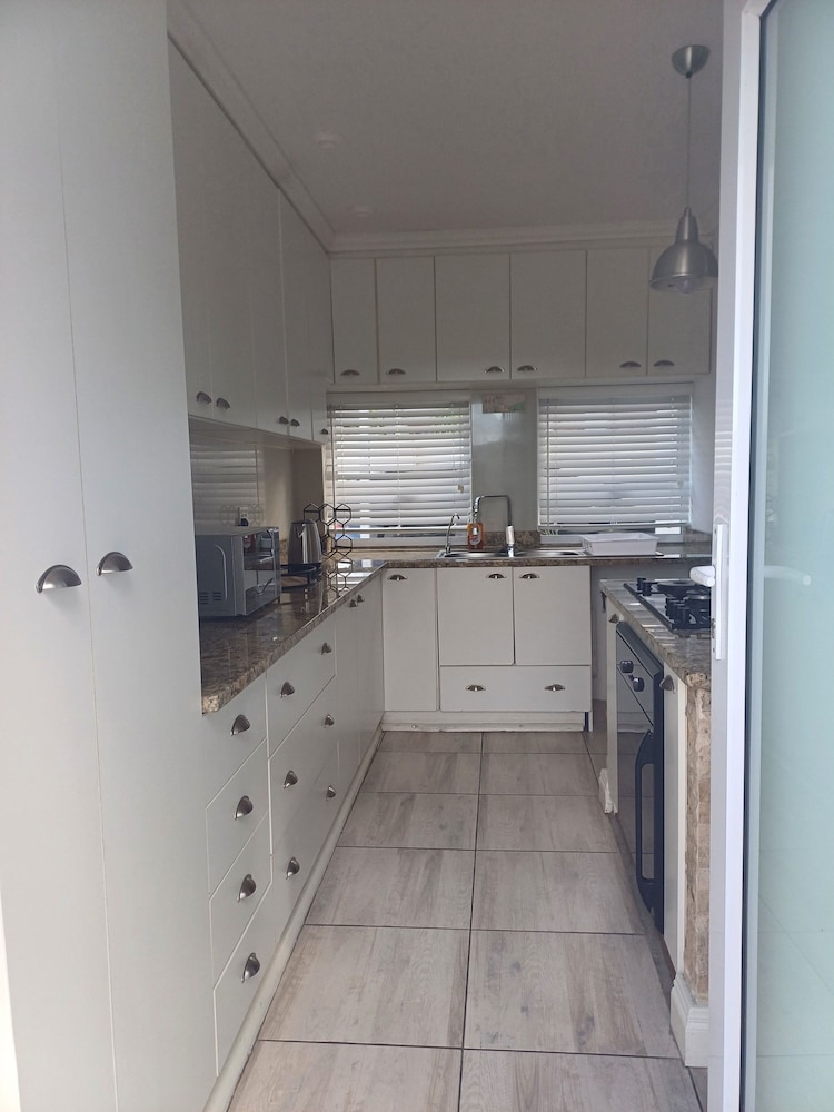 Cosy 2 Bedroom Apartment in a Prominent Area of East London Nahoon