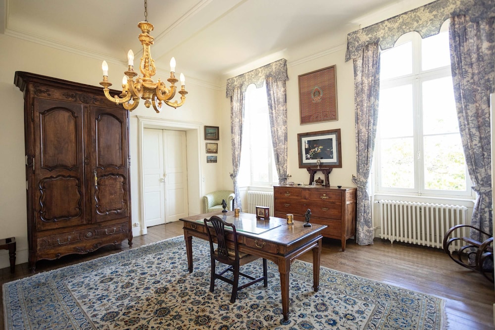 18th Century Ch Teau With Stunning Pool Gardens