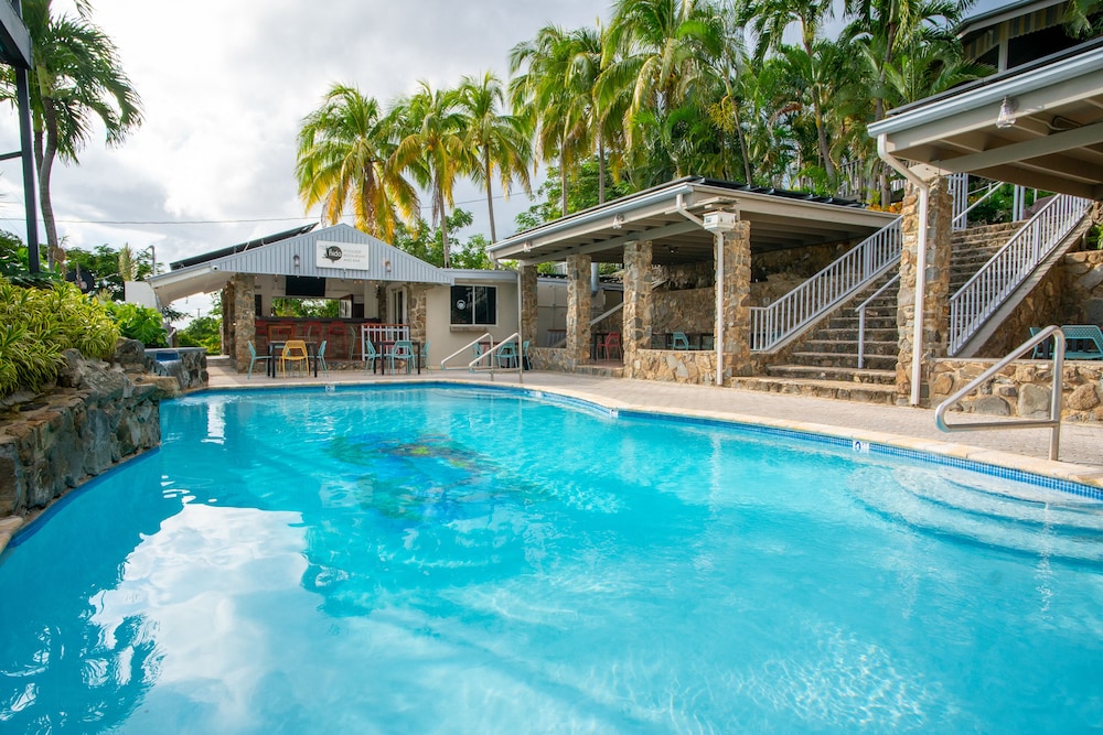 Lazy Parrot Inn - Property Image 7