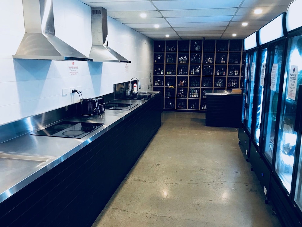 Down Under Hostels - Surfers Paradise - Image 2