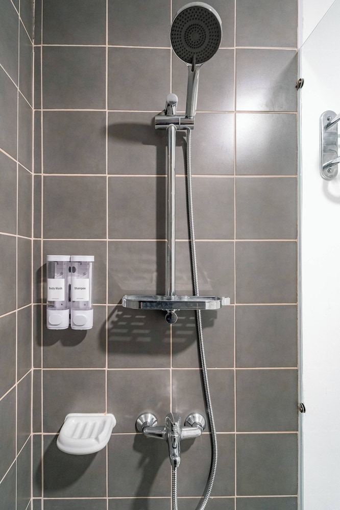 Elegant Studio, Close to the Airport and big Malls