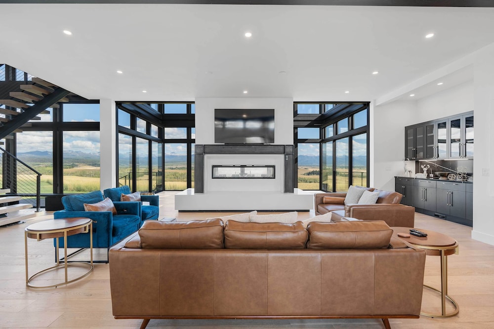 Hot Tub, 23 Mi to Grand Targhee: Luxe Retreat