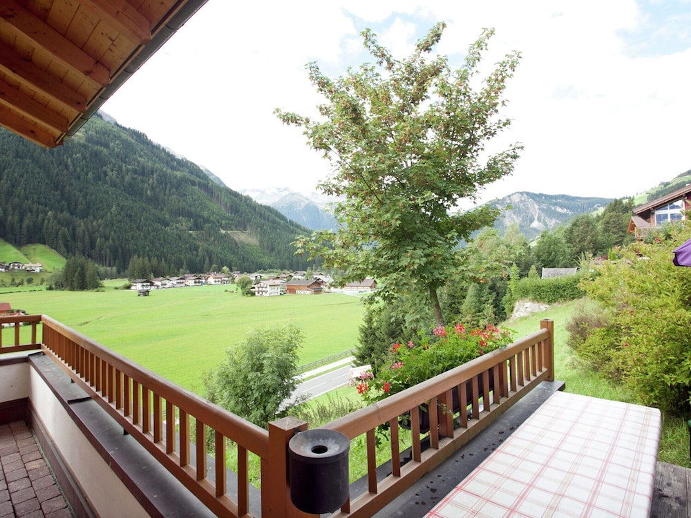 Chalet in Konigsleiten Near Ski Bus & Pool