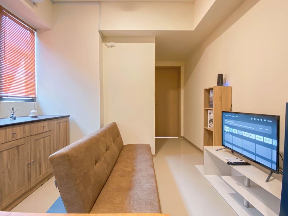 Brand New 1Br With Working Room At Meikarta Apartment