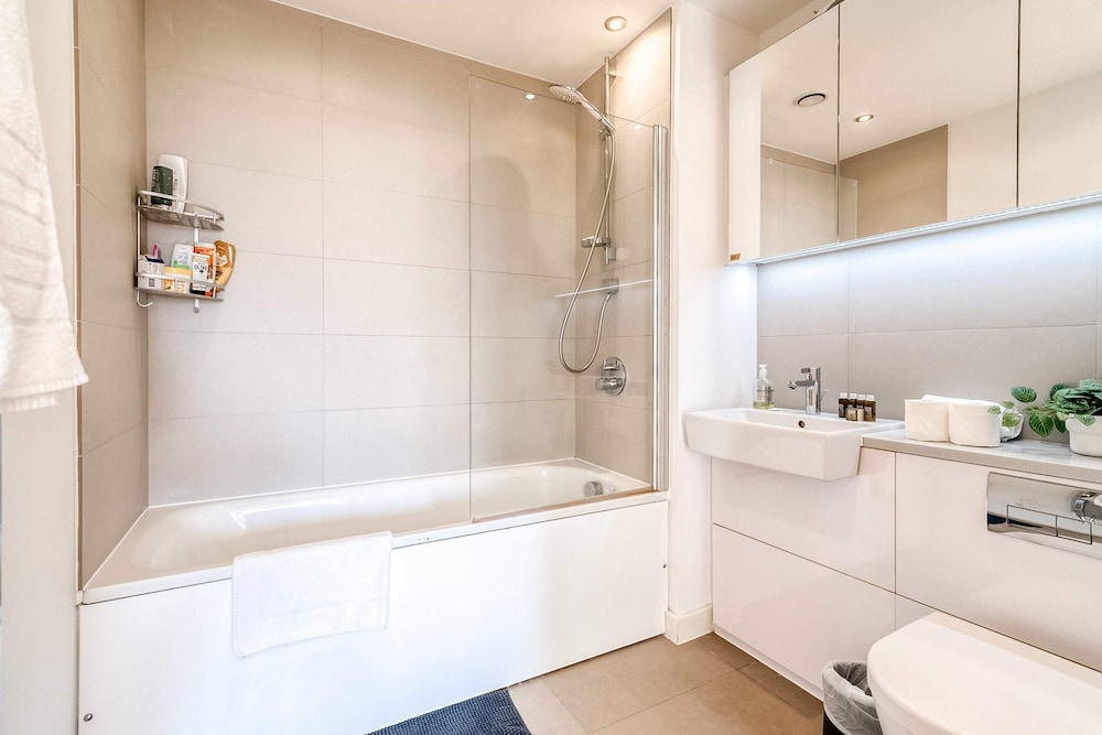 Modern Bermondsey Apartment