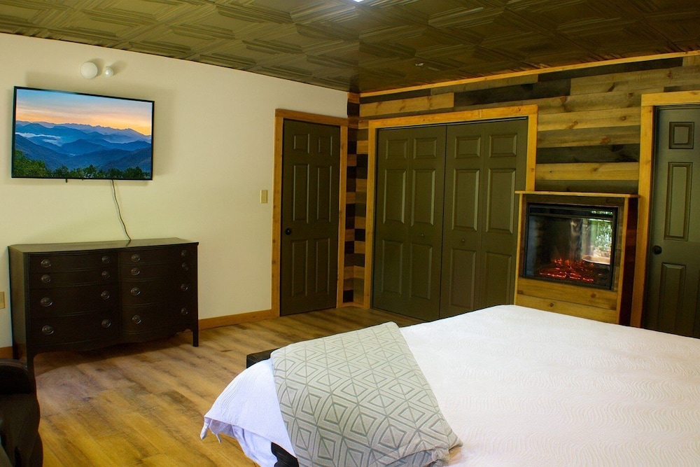 Alpine Air 3 Bedroom Cabin